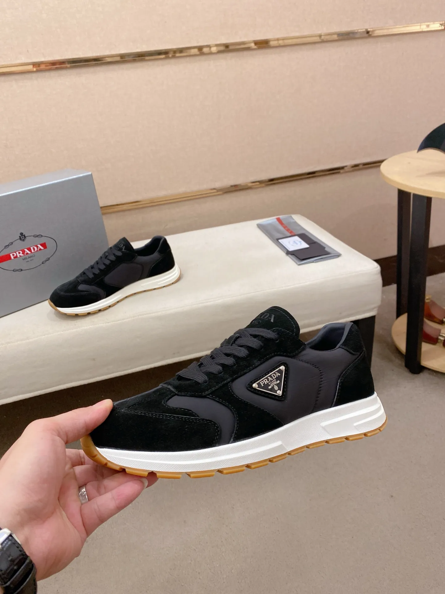 Men's Men's Shoes 💰 620💰 ✔️✔️✔️High version High-quality new PRADA (Prada) counters are launched simultaneously. The new men's shoes and 😘fabrics are selected from first-layer cowhide fabrics. Lining: Imported cowhide leather lining. 👍🏿High-end☄️Open-molded non-slip rubber outsole, exquisite lines, simple and elegant, comfortable and high-end for leisure travel. Code number: 38 to 45